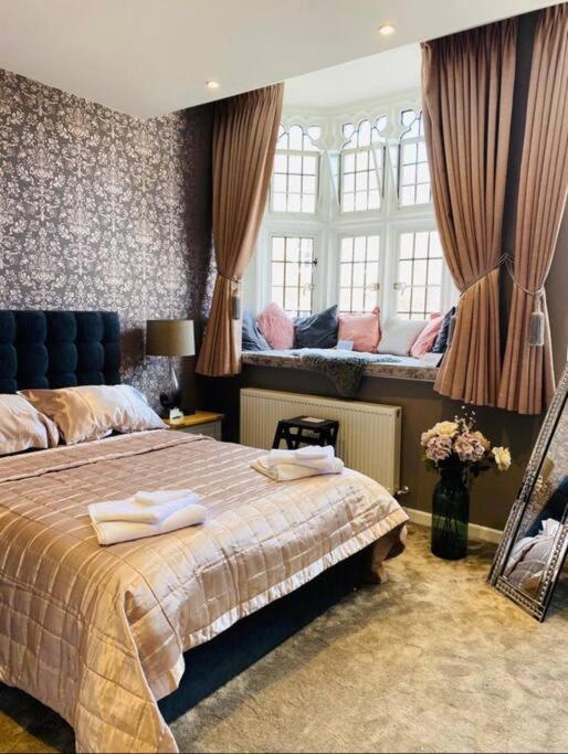 The Most Central Apartment In Canterbury Stunning Interiors, Fully Equipped, City Views And Free Wifi! Exterior photo