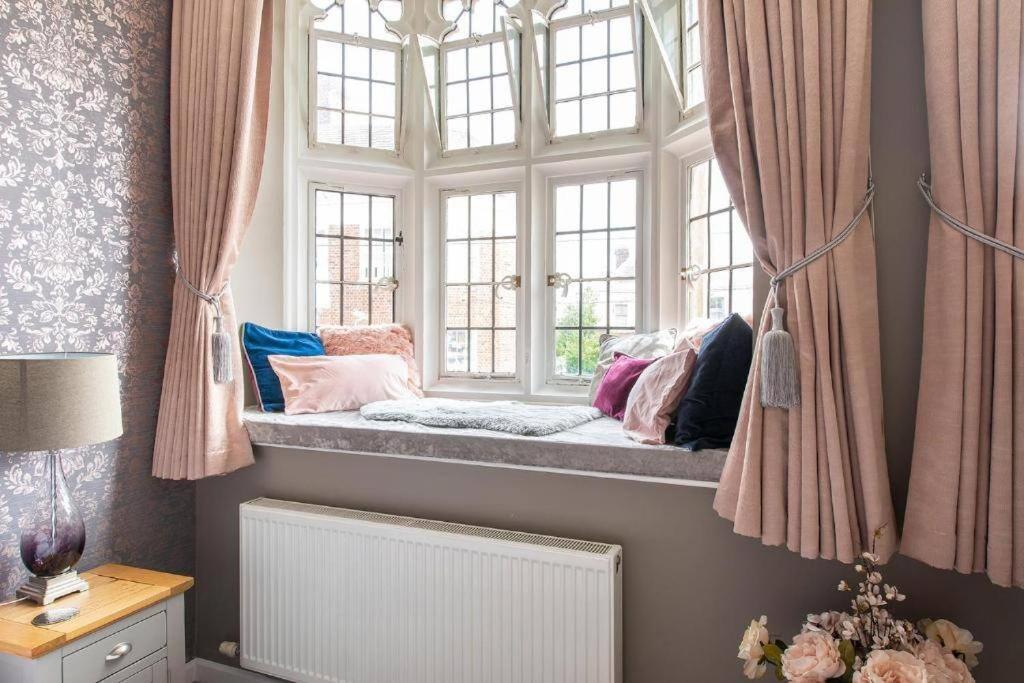 The Most Central Apartment In Canterbury Stunning Interiors, Fully Equipped, City Views And Free Wifi! Exterior photo