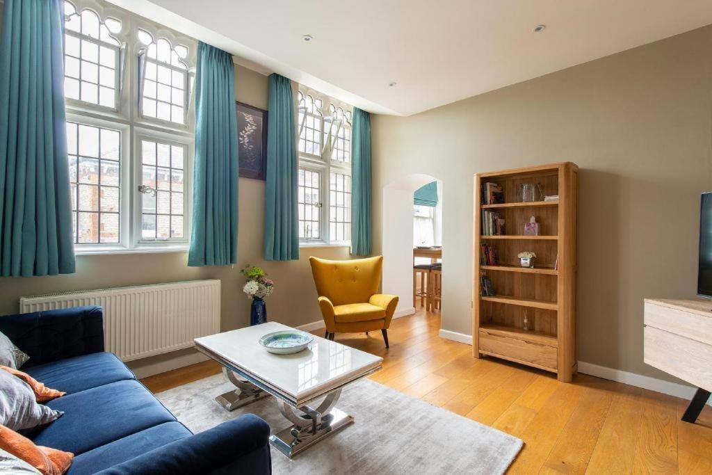 The Most Central Apartment In Canterbury Stunning Interiors, Fully Equipped, City Views And Free Wifi! Exterior photo