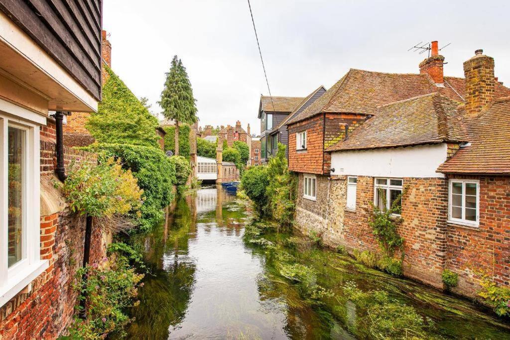 The Most Central Apartment In Canterbury Stunning Interiors, Fully Equipped, City Views And Free Wifi! Exterior photo