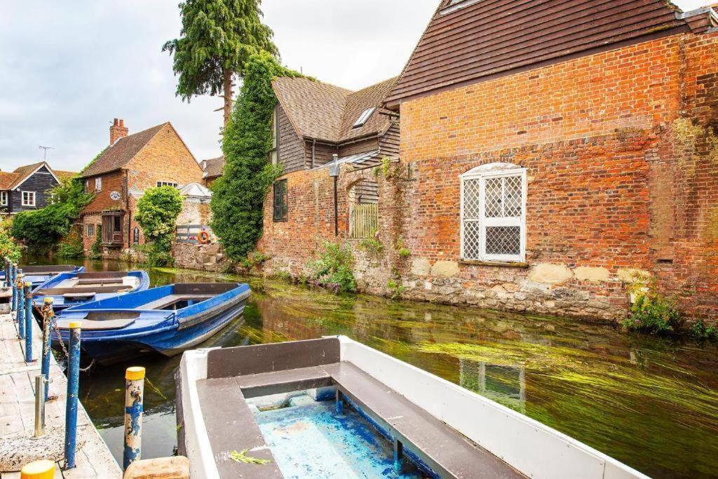 The Most Central Apartment In Canterbury Stunning Interiors, Fully Equipped, City Views And Free Wifi! Exterior photo