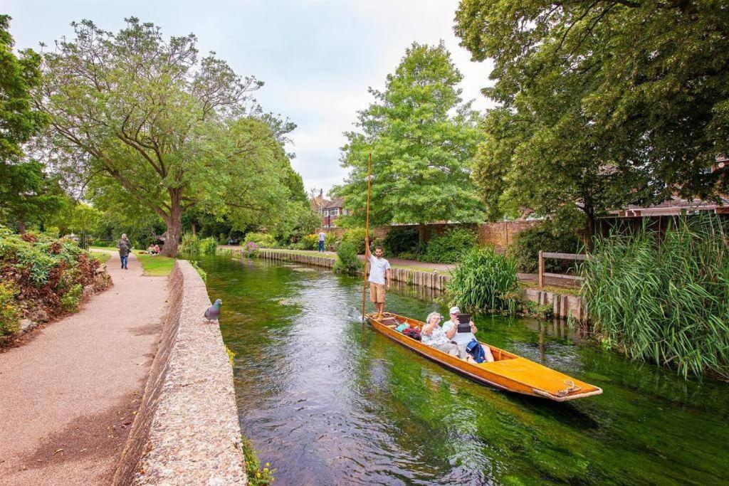 The Most Central Apartment In Canterbury Stunning Interiors, Fully Equipped, City Views And Free Wifi! Exterior photo
