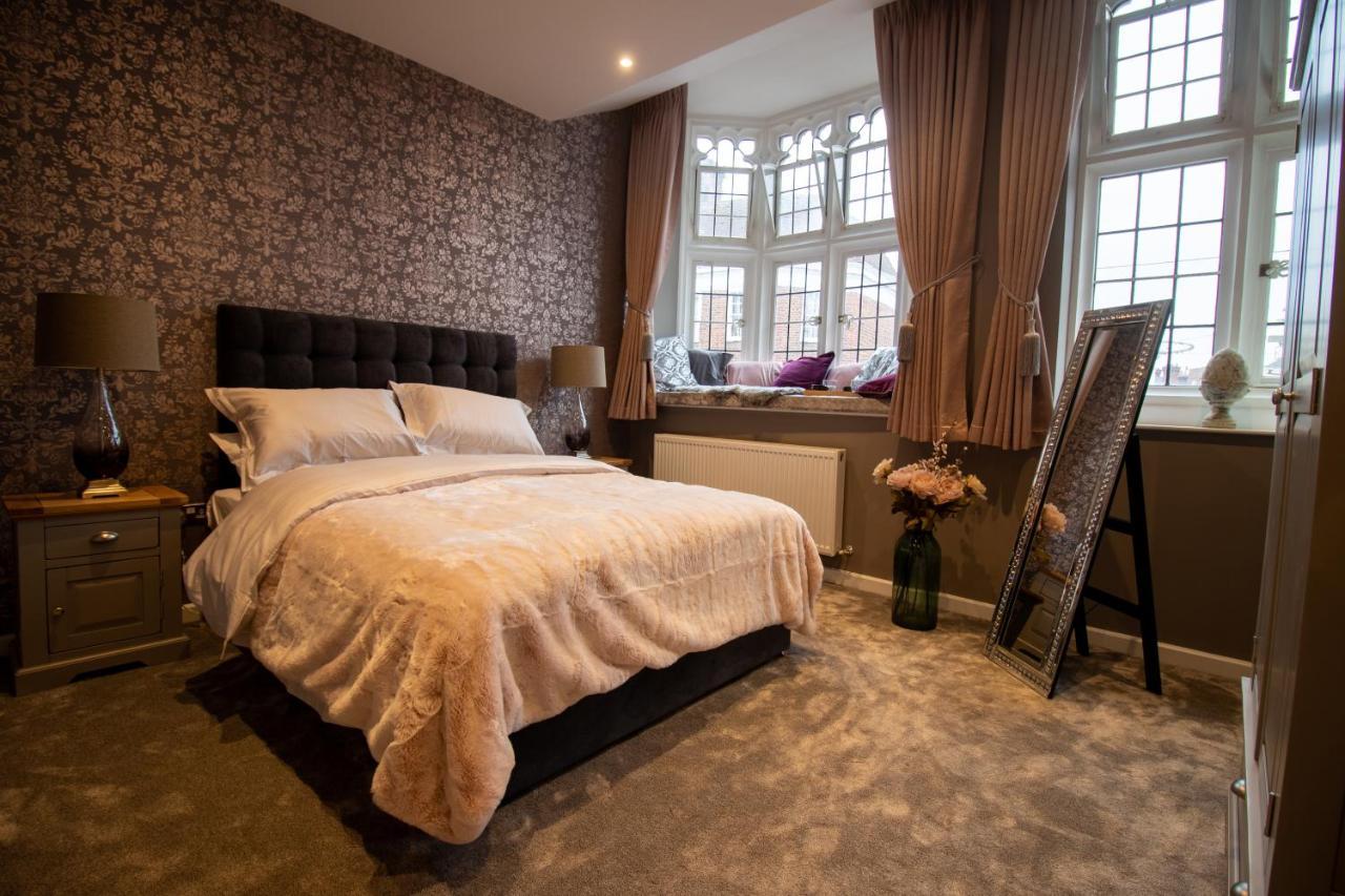 The Most Central Apartment In Canterbury Stunning Interiors, Fully Equipped, City Views And Free Wifi! Exterior photo