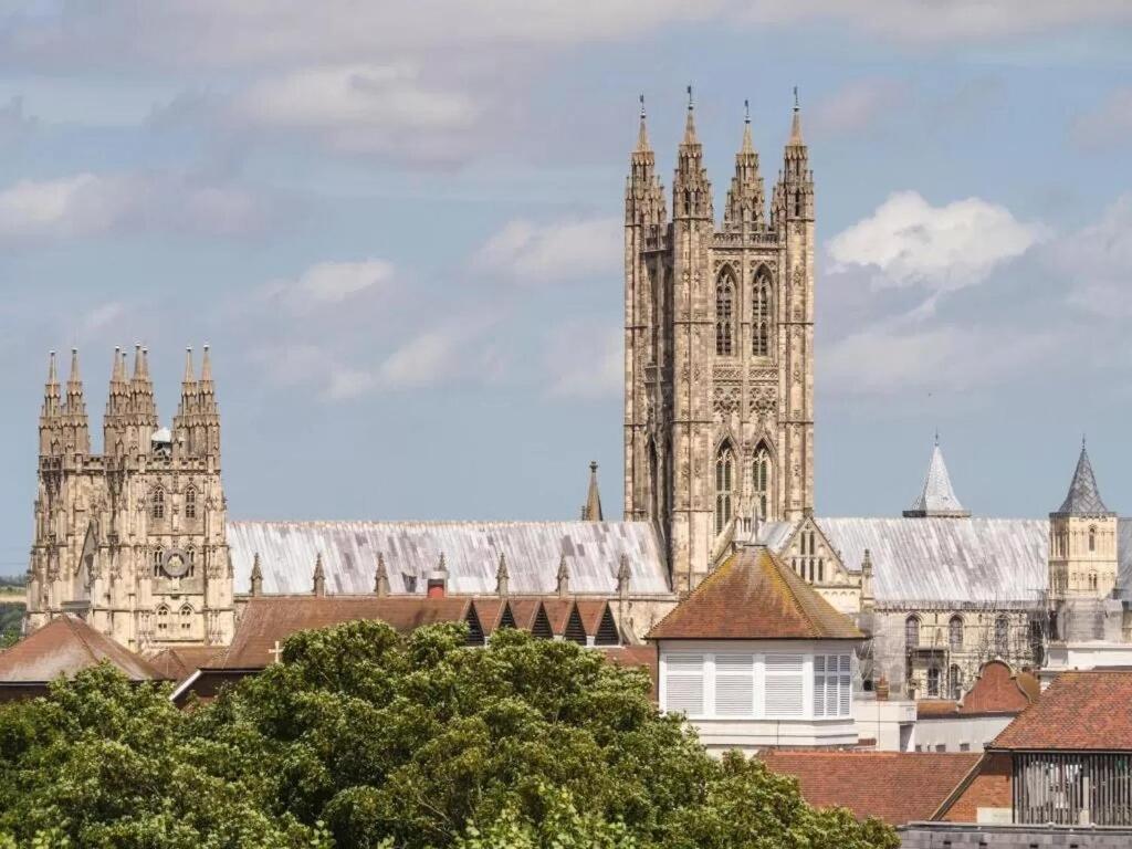 The Most Central Apartment In Canterbury Stunning Interiors, Fully Equipped, City Views And Free Wifi! Exterior photo