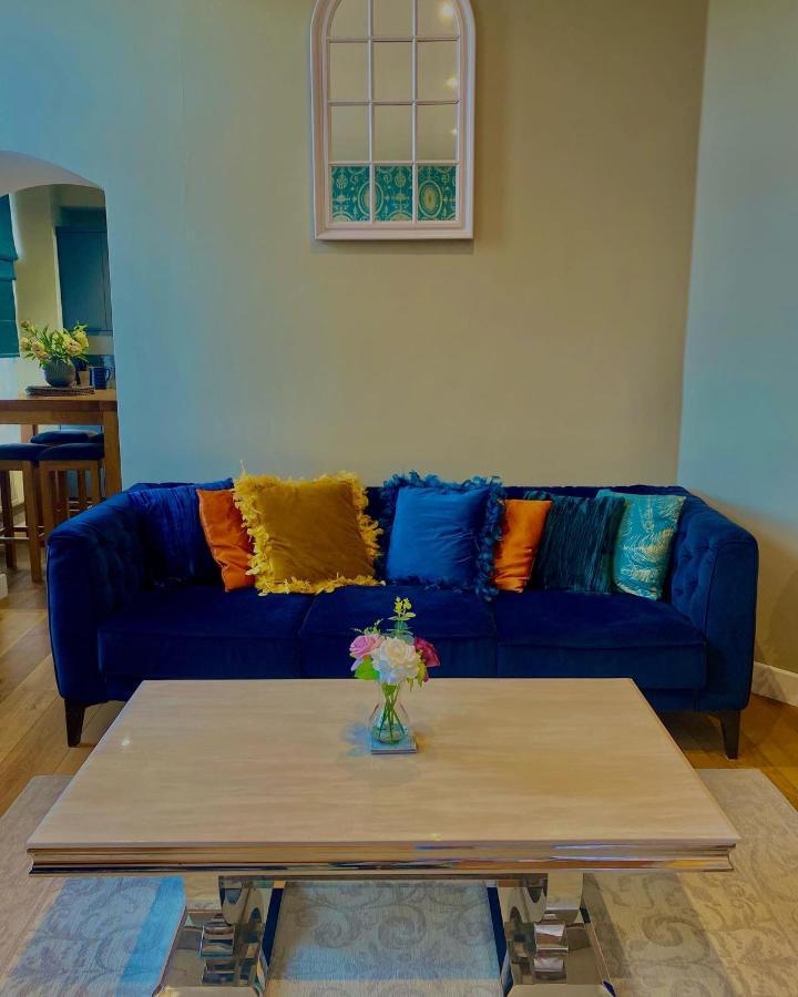 The Most Central Apartment In Canterbury Stunning Interiors, Fully Equipped, City Views And Free Wifi! Exterior photo