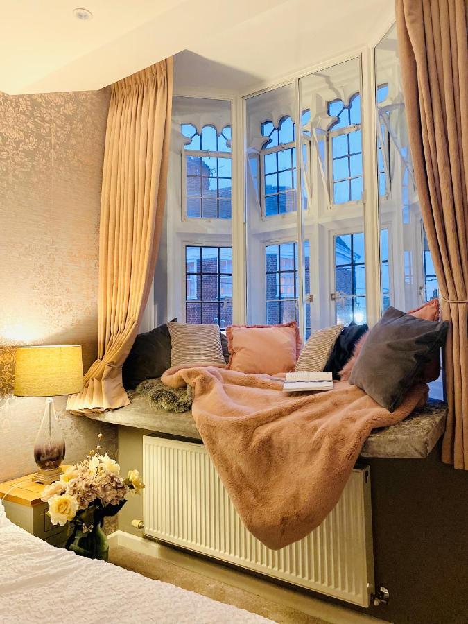 The Most Central Apartment In Canterbury Stunning Interiors, Fully Equipped, City Views And Free Wifi! Exterior photo